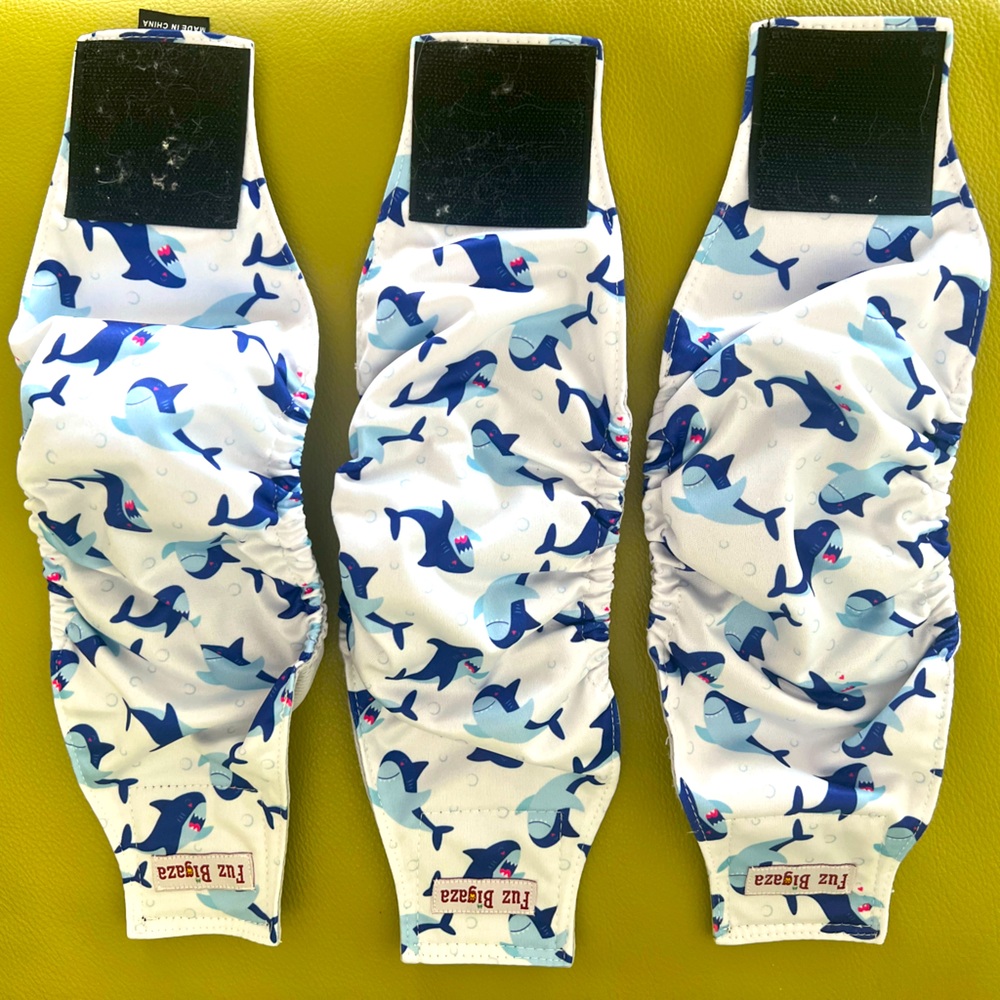 LIKE NEW, Male Dog/Puppy Diapers/Belly Wraps, Size XS, Quantity 3